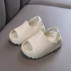 Pantofole per bambini usurano sandali pantofole all'ingrosso suole morbide all'ingrosso scarpe da spiaggia comode traspirabili per bambini piccoli bambini 240422