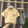 Kledingsets nieuwe kinderen kledingpak Sport Summer Kids Boys Strips T -shirt shorts 2 stks/sets Kids Infant Fashion Cloths Peuter Sportswear