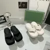 Nuova piattaforma di muffin Fashion Slifors Solfo in pelle solida Sestate Sandals Designer Designer di lettere di fascia alta Design Light Luxury Flip-Flops squisito