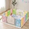 Faltbares Schloss von Fortella Cloud Castle: Multicolor 14 Panel Babysicherheitsplay Yard mit Whiteboard und Aktivitätswand für Innen- oder Außengebrauch