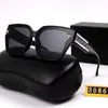 2024 Solglasögon Designer Solglasögon Luxury Sunnies for Women Letter UV400 Design Adumbral Travel Fashion Strand Shades Gift Box 20 Färg mycket bra