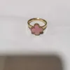 Petits anneaux de bijoux élégants sans déformation nouvelle bague rouge chanceuse avec conception unique fermée 18K avec VNain commun