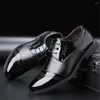 Dress Shoes Patent Leather Synthetische Sport Heel Heels Sneakers For Men Sunny Lux Tenid biedt Snearkers