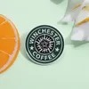 Brosches Cartoon Coffee Alloy Brosch Creative Circular English Letter Commemorative Baked Paint Accessory Badge Pins för ryggsäckar