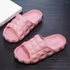 Slippers resistentes a escorregadores 37-38 sandálias de luxo Mulher 2024 Sapatos tênis tênis esportes top conforto