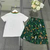 Moda Bebek Takipleri Yaz Boys Takışlar Çocuk Tasarımcı Giysileri Boyut 100-160 cm Tiger Desen Baskı T-Shirt ve Yeşil Şort 24 Nişan