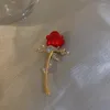 ブローチラインストーン赤いバラの花ピン