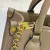 Axelväska designer kvinna väska handväska crossbody väska lyxväska på går kohud bokstav tryck blomma lady medelhög handväskor intern fickdesigner handväska