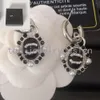 Charm Women Designer Kolczyki 925 Srebrne plamowane projektowanie kolczyki Inkrustowani kryształowy kryształowy perłowy ślub świąteczny prezent biżuterii z akcesorium mody