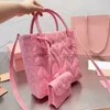 Bolsas de bolsa de grife de alta qualidade Wander Wander Matelasse Totes Pink Carteira MIUI Undermail Tote Fashion Cesta Mulheres Bolsas de Tote