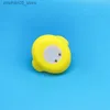 Sand Play Water Fun Baby Shower Toy LED Flash Rubber Duck Söt dusch Vatten Toy Floating Squeeze Duck Toy Baby Chilrens Christmas Gift Q240426