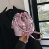 Lyxdesigner Miozj Bucket Bag dragstring hinkväska för kvinnor 2024 Nytt mode och avslappnad mångsidig kvinnors handväska Ljusa ansikte Enkel axel crossbody