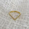 Cluster Rings 18K Gold V-shaped Diamond Ring Female Fashion Simple Jewelry