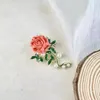 Spille eleganti temperamento peonia spionatta vintage perla leggera a spillo lussuoso fiore di fiore per la signora accessori Regali di decorazione