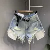 Shorts voor dames sexy blauwe denim shorts vrouwen zomer 2024 nieuwe losse gat burr een brede pijpen hot pants y2k shorts jeans feminino y240425