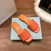Pantanes de créateurs en été, de nouvelles sandales plates à orteils carrés de couleur monte