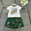 ファッションベビートラックスーツサマーボーイズスーツキッズデザイナー服サイズ100-160 cmタイガーパターンプリントTシャツとグリーンショーツ24april