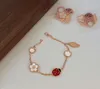 2024 VC Family Luxury Classic Five Flowers Jewelry Bracelet 18K Gold Red Beimu Bracelet Highバージョンメッキバラ