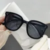 Solglasögon 2024 Big Square Frame UV400 Summer Fashion Vintage Ladies Sun Glasses Outdoor Travel Beach Shade Eyewear