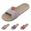 Slippers Summer Femmes Footwes Home Footwear intérieur Chaussures extérieures Les dames glissent la vache mignonne