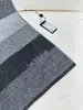 Écharpe à rayures en tricot de luxe Designer Cachemire chaud pour hommes et femmes Matchia Matching Fashion Style classique Cadeau de haute qualité L 32x180cm