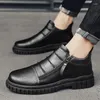 Zapatos informales 2024 Spring Men Sneakers Fashion British Style Round Toe Mid-Top Trabajo Conveniente Zip Caminata