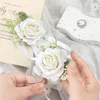 装飾的な花Cewor Corsage and BoutonniereセットプロムBoutineersの男性結婚式の人工白いバラの錆