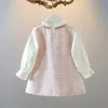 På våren småbarn flicka klänningar koreansk mode söt båge mesh pläd långärmad prinsessa barn klär baby kläder outfit bc464 240423