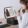 Boîtier de train de maquillage avec 3 couleurs luminosité réglable Miroir à LED Cosmetic Casmetic Case ajusté Sac de toilette diviseurs pour Lady 240412