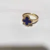 Petits anneaux de bijoux élégants sans déformation nouvelle bague rouge chanceuse avec conception unique fermée 18K avec VNain commun