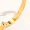 Inclay Diamond Letter Bracelet Designer Bangle Quality Quality 18K Gold en acier inoxydable Brangles Bangles Men de fête pour femmes accessoires de fête de mariage Cadeaux de mariage