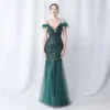 Runway Dresses Yidingzs Women Feather Long Prom Dress Off Shoulder GRN Sequin Evening Dress Sexig Party Maxi Dress Y240426