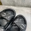 Kvinnors designer sandaler tofflor tofflor sandaler högkvalitativa tofflor kristall kalv läder casual skor quiltad plattform sommar komfort avslappnad strand avslappnad 35-40