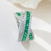 2024 Anelli di nozze fatti a mano Choucong Gioielli di lusso al 100% Pure 925 Sterling Sterling Round Cut Emerald Moissanite Diamond Party Women Cross Band Gift Ring