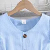 Abiti da ragazza Abito da ragazza Summer Nuova striscia azzurra arruffato abito a v-collo senza scollo a V Elegante grazioso giorno casual vacanza in stile preppy outifitsl2404