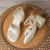 Trendy dicke Feenstil Sandalen Flip Flops für Frauen Sommer High-End-Schwammkuchen mit weicher Sohle erhöhter Linie Gurt Gurt Damen Schuhe Sandles Heels 240228