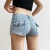 Kobiety damskie bardzo niskie talii dżinsowe spodenki Damskie jasnoniebieskie rozciąganie Slim Sexy Buttocks Shorts Klub nocny Y240425