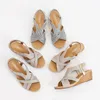 Estilo bohemio Sandalia de verano abierta sandalias cómodas de sandalias navideñas Pendiente turística Mujeres romanas Flip Flop Sandles Heels 2402228