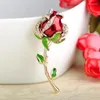 Broches Blucome Mooie Red Rose Flower Broche Email Zink Legering Corsage Pin Sieraden Accessoires Valentijnsdag Geschenken voor vrouwelijke meisjes