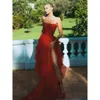 Split Red Side Dresses Sexig prom axelfri hög lång formell aftonklänningar Sleveless A Line Brithday Weddings Party Dress Court Train de soriee