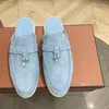 Tofflor italienska plattskor man casual 2024 designer mocasines promenad kvinnors toffel