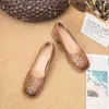 Chaussures décontractées réconforter les talons bas sandales féminines en cuir authentique semelles souples été 2024 respirant creux de maman