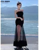 Casual klänningar Kvinnor stropplös sexig semester sommar mini-tänd svart klänning elegant kändis party mesh för kvinna