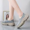 Kleiderschuhe Fashion Wedge Chunky Sneakers Frauen 2024 Koreanisch Frosted Wildleder weibliche Schwung Plattform Plus Size Casual Slip On on