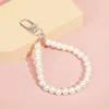 Keychains Bedanyards Retro Pearl Keychains para mulheres Chavenizante carro Llavero Backpack Decor Cadena Caders Hand Strap Charms for AirPods Case