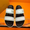 Designer uomini da donna Slifori Orsi di merci Tiger Tiger Cat Serpente Slide di gomma Sandalo Fiorini piatti Api di fragole Scarpe da spiaggia 38-45