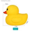 Sand Play Water Fun Cute Yellow Duck med Squeeze Sound Bath Toy Soft Rubber Float Duck Spela Bath Games Fun Gift for Children and Babies Q240426