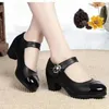 Casual schoenen vrouwen klassieke wijn rode lengte verhoogd ronde teen buckle riem hiel dame mode comfort zomer feestpomp pomp