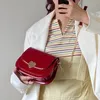 Patentleder Damen Love Heart Messenger Bag Retro Red Damen kleine Umhängetaschen Mode Kette weibliche Satteltasche Handtaschen 240420