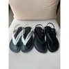 Tasarımcı Sandalet Kadınlar Slayt Topuklu Ayakkabılar Row2023 Yaz Minimalist Düz Caligae Rahat İpek Bez Klip Ayak Ayak Parçası